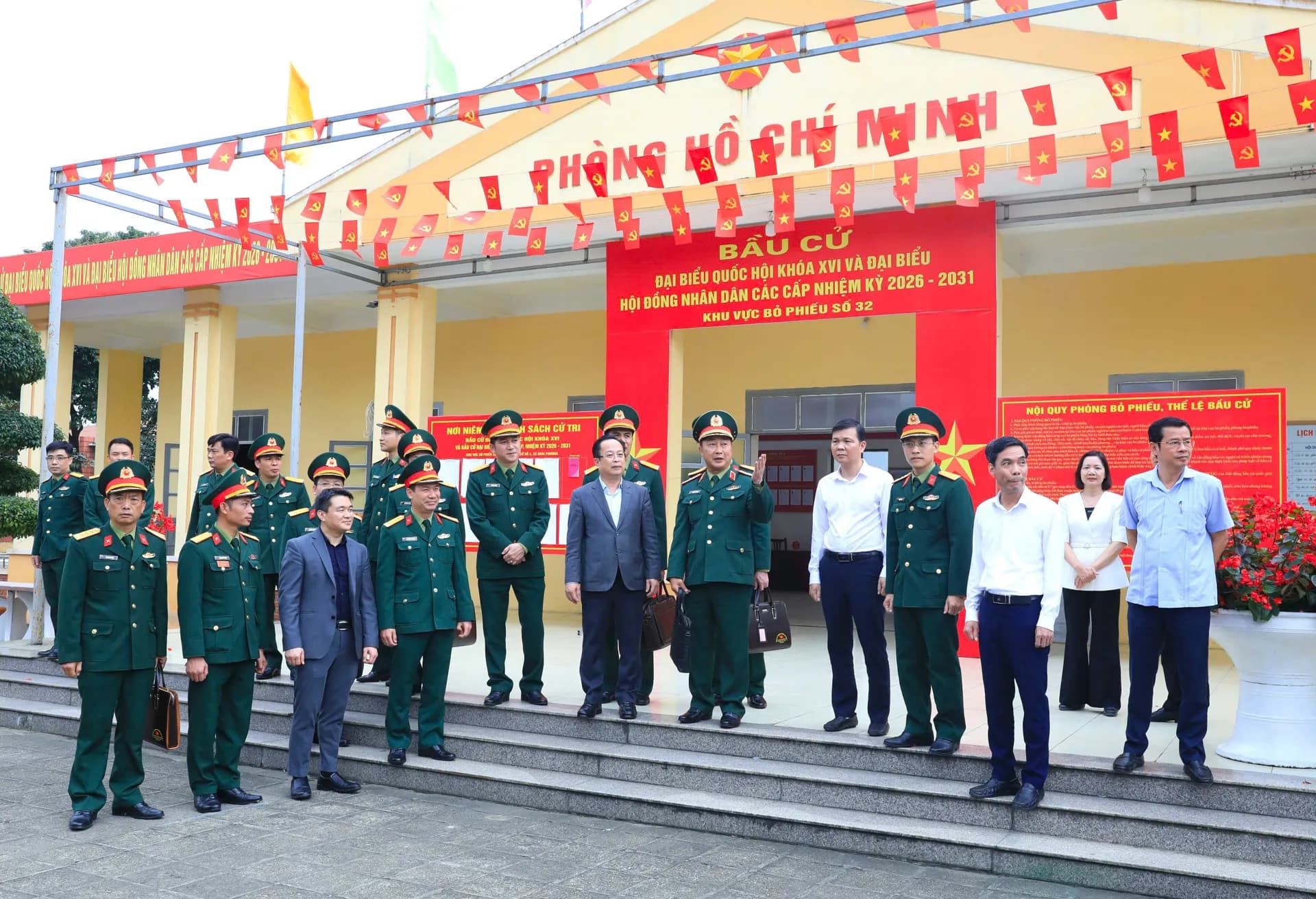 Đoàn kiểm tra khảo sát thực tế tại một số điểm bỏ phiếu ở các địa bàn